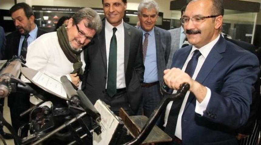 Rekt&ouml;r Prof. Dr. G&uuml;r: