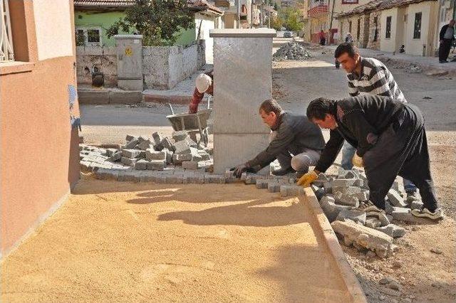 Gölbaşı İlçesinde Yol Ve Kaldırım Çalışmaları Devam Ediyor