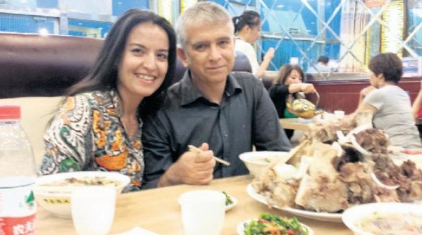 Profes&ouml;r&uuml;n eş isyanı: Geri verin