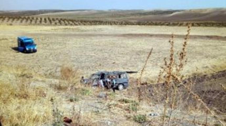 Hafif Ticari Ara&ccedil; Takla Attı: 3 Yaralı