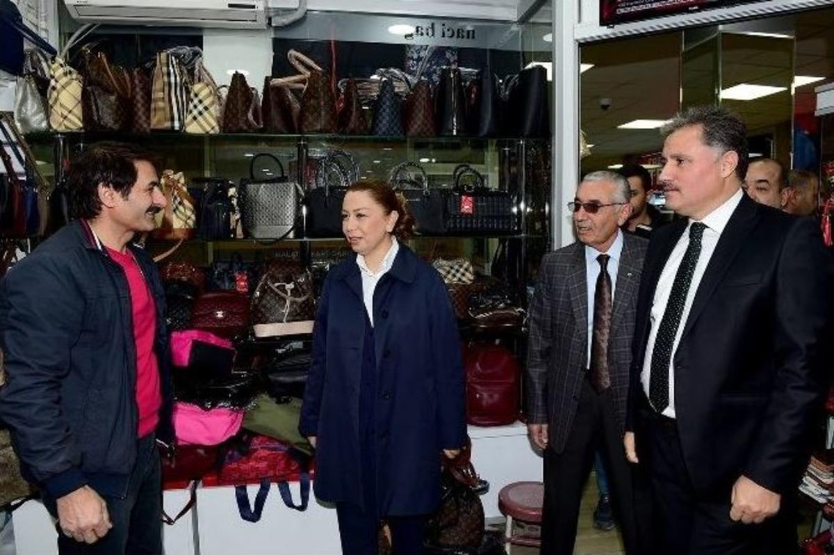 Başkan &Ccedil;akır İn&ouml;n&uuml; Kapalı &Ccedil;arşısı Esnafı İle Bir Araya Geldi