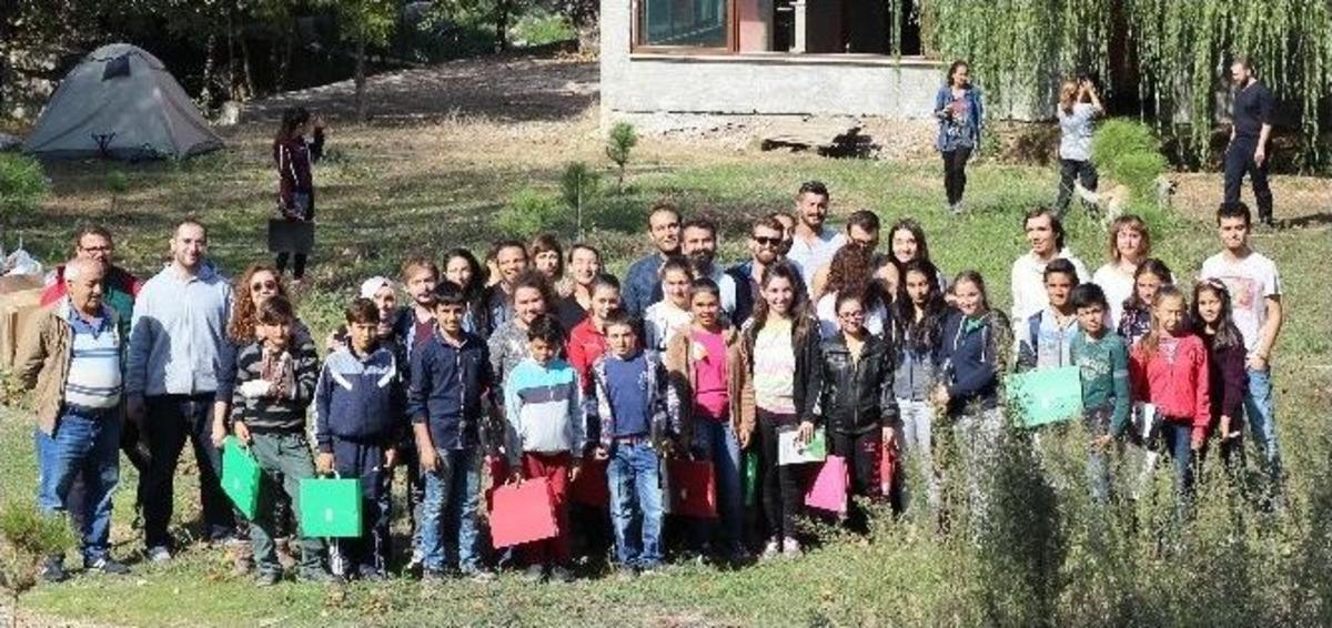 Pikamp &Uuml;yelerinden K&ouml;y Okuluna Yardım Malzemesi