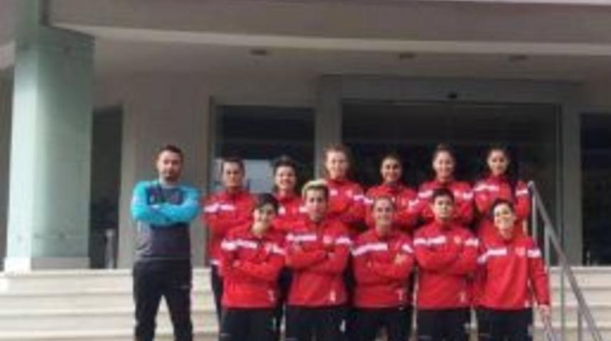 Osmaniye Kadın Futbol Takımı, Şampiyonluk Parolası İle Kampa Girdi