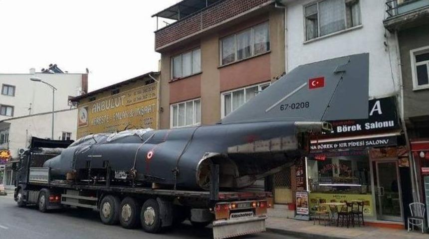 Sivil Havacılık Okulu İ&ccedil;in Savaş U&ccedil;ağı Getirildi