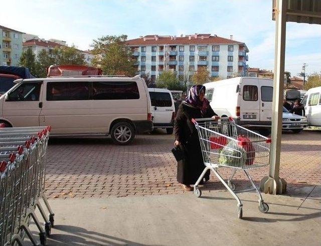 Sungurlu Belediyesi’nden Pazar Arabası Uygulaması