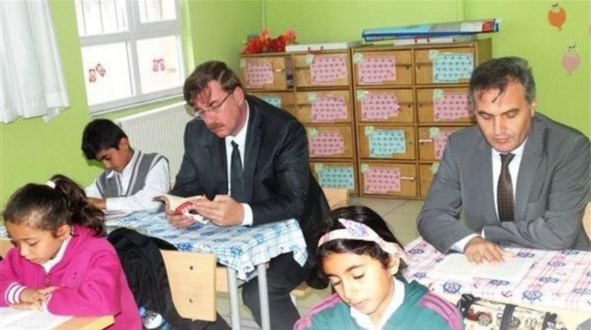 Başsavcı Burgucuoğlu &Ouml;ğrencilerle Kitap Okudu