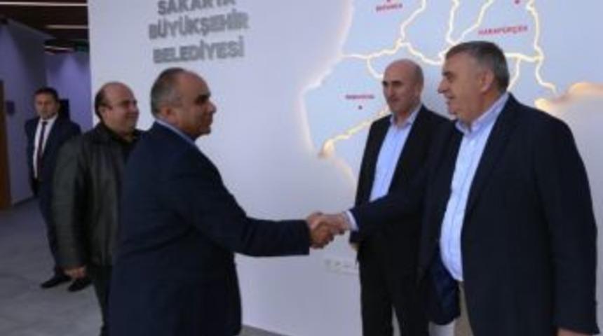 Başkan To&ccedil;oğlu, İş Adamları Ve Stk Temsilcilerine Hizmetleri Gezdirdi