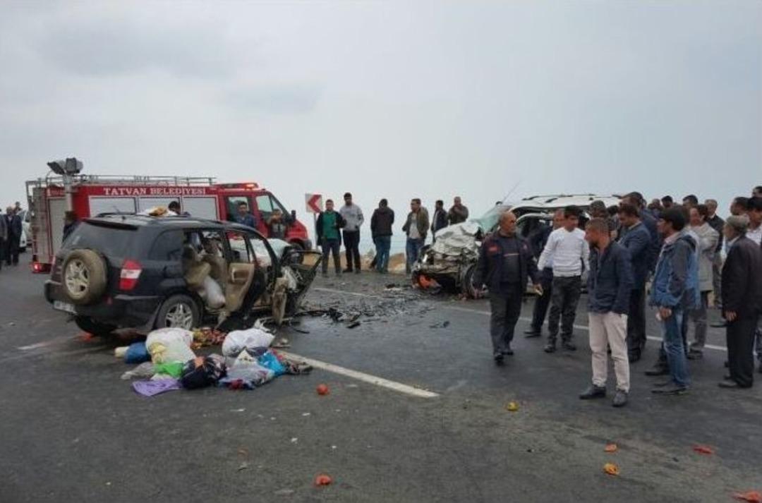 Bitlis&rsquo;te Trafik Kazası: 2 &Ouml;l&uuml;, 5 Yaralı