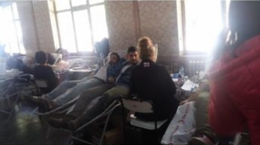 Yabancı Diller Y&uuml;ksekokulu &Ouml;ğrencileri Kan Bağışı Yaptı