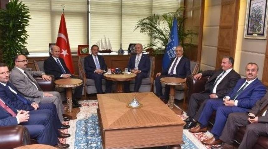 Bakandan Bursa&rsquo;nın D&ouml;n&uuml;ş&uuml;m&uuml;ne Destek