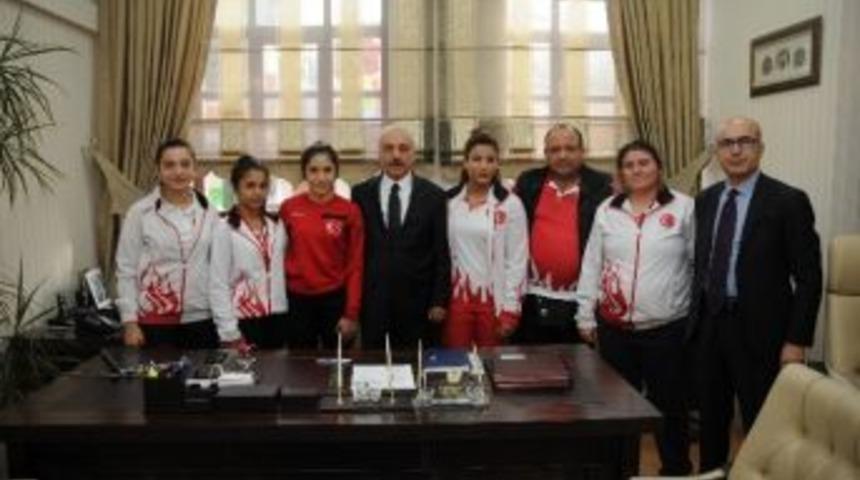 Milli Haltercilerden Zeki G&uuml;l&rsquo;e Ziyaret