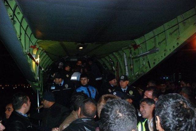 Şehit Uzman &Ccedil;avuş &Ccedil;e&ccedil;en&rsquo;in Cenazesi Tokat&rsquo;a Getirildi 1