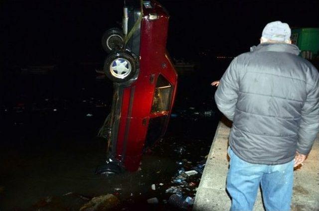 &Ccedil;alıştırmak İ&ccedil;in İttikleri Otomobil Denize U&ccedil;tu 1