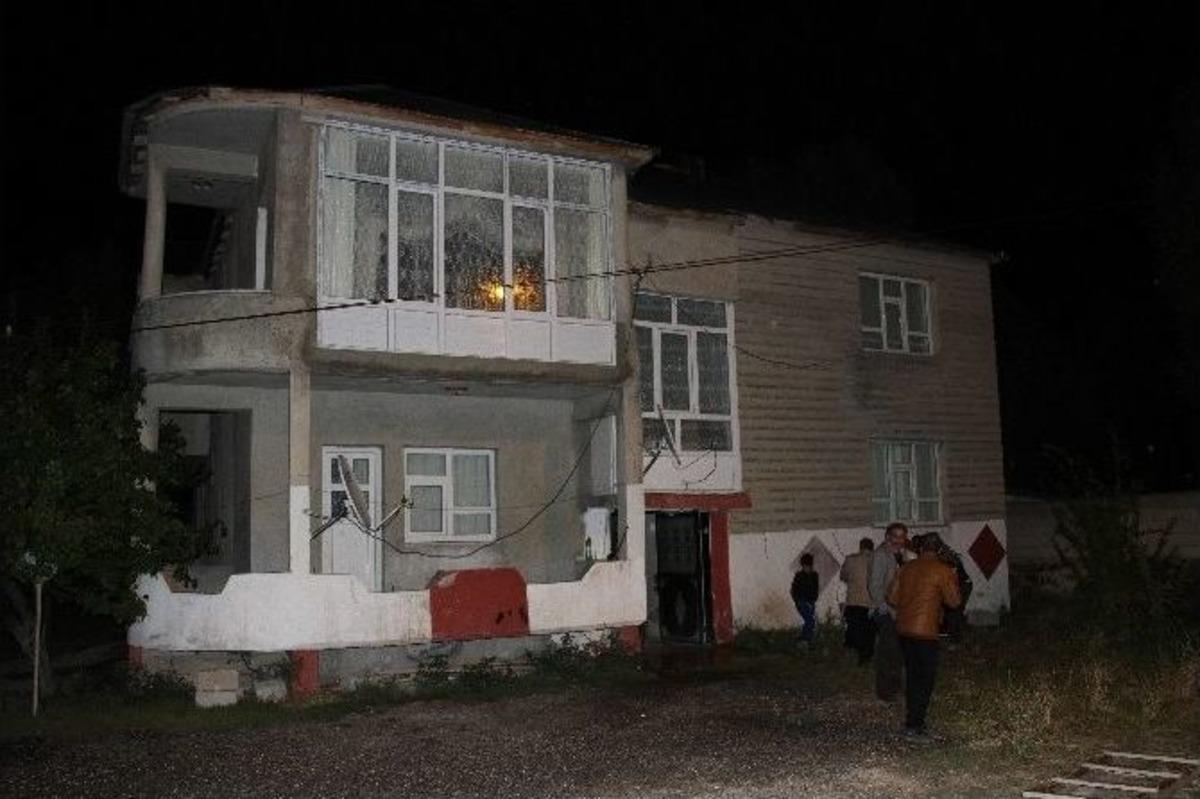 Ak Parti Muradiye İl&ccedil;e Gen&ccedil;lik Kolları Başkanının Evine Saldırı