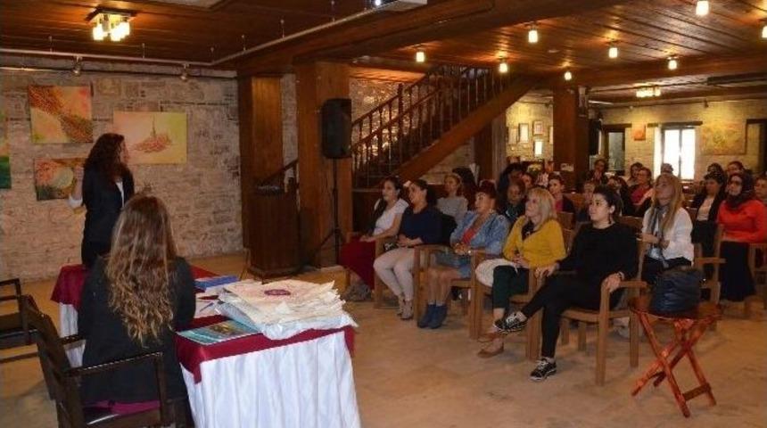 Kadının İnsan Hakları Eğitim Programıı&rsquo;nın Yeni D&ouml;nemi 2 Kasım&rsquo;da Başlıyor