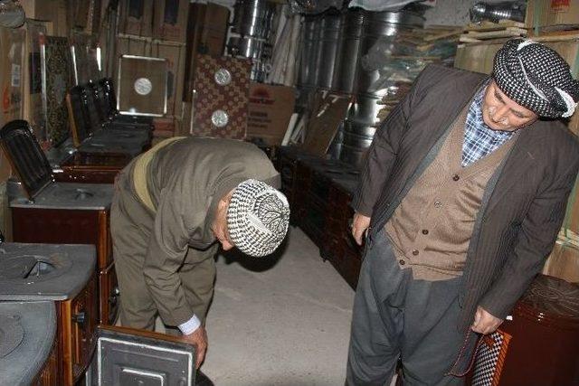 Hakkari&rsquo;de Soba Satışları Başladı 1