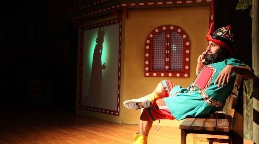 Yeni Sezon Tiyatro Oyunları Ke&ccedil;i&ouml;ren&rsquo;de