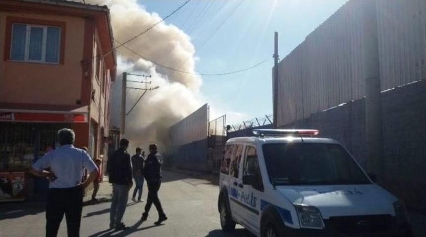 Yakılan &Ccedil;&ouml;p Mahallede Paniğe Neden Oldu
