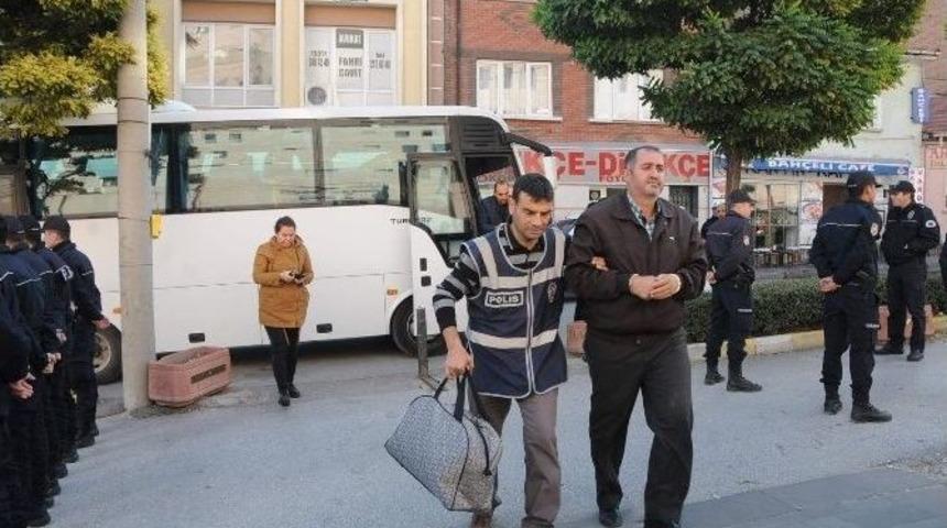 Fet&ouml; Operasyonunda G&ouml;zaltına Alınan 12 Polis Adliyeye Sevk Edildi