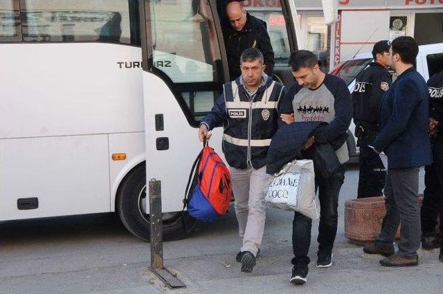 Fetö Operasyonunda Gözaltına Alınan 12 Polis Adliyeye Sevk Edildi 1