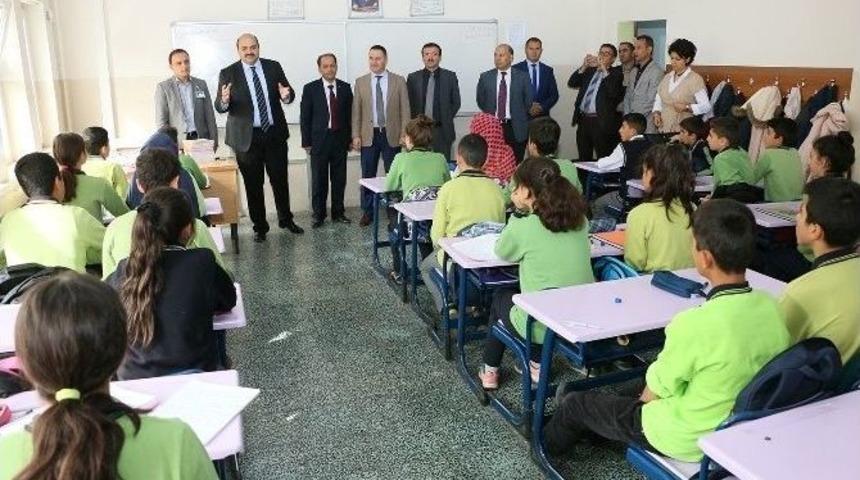 Aziziye Belediyesi Eğitime Desteğini S&uuml;rd&uuml;r&uuml;yor