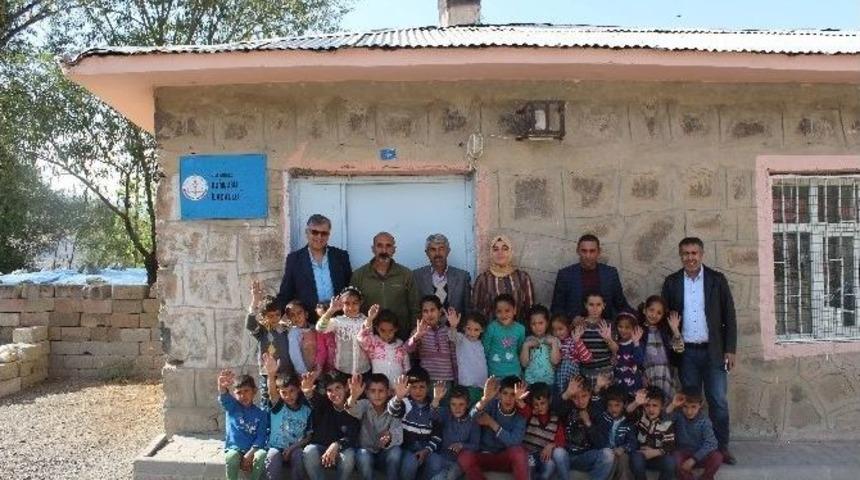 İnşaat Firmasından K&ouml;y Okullarına Yardım