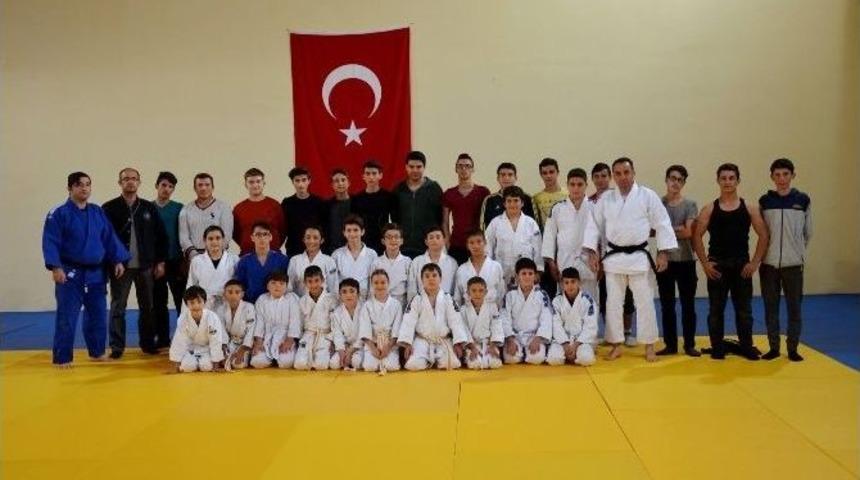 &ldquo;bende Spor Yapacağım&rdquo; Projesi Gen&ccedil;lerine Judo Tanıtıldı
