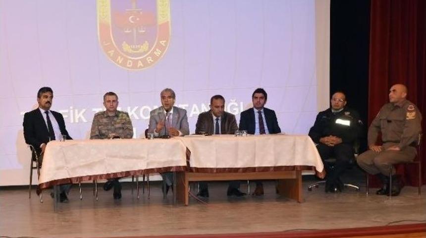 Ahlat&rsquo;taki &Ouml;ğrenci Servis Şof&ouml;rlerine Bilgilendirme Semineri