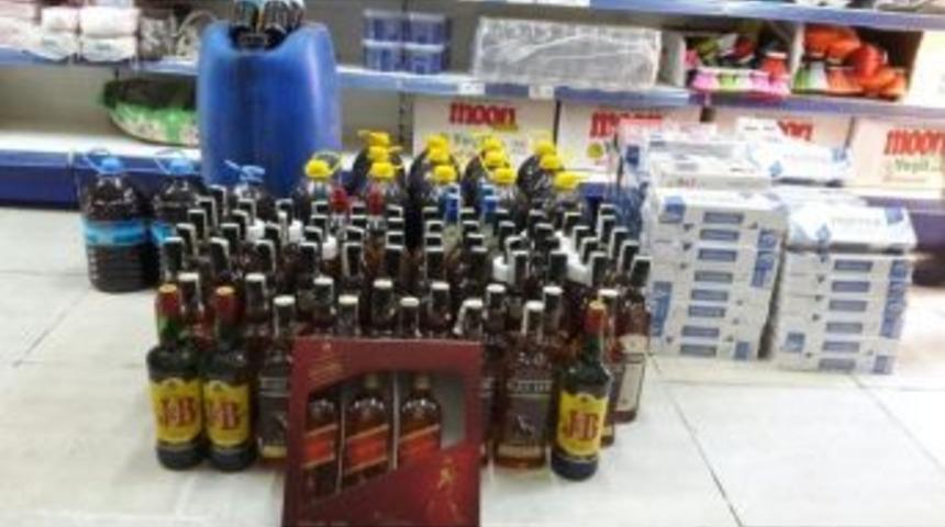 İzmir’de Kaçak Alkol Ve Sigara Satan Markete Jandarma Baskını