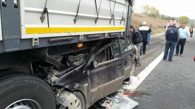 Bolu’da Otomobil Tır’a Arkadan Çarptı: 2 Yaralı