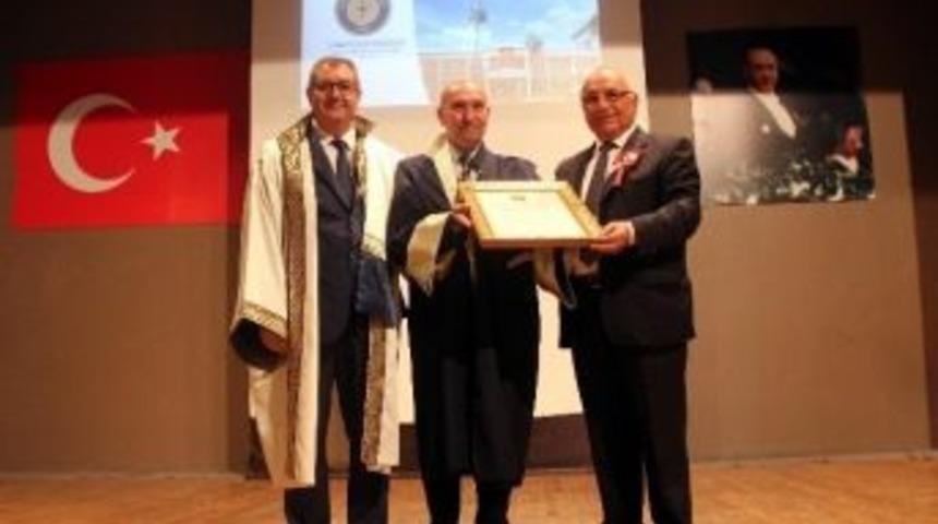 Seferhisar Belediye Başkanı Soyer&rsquo;e Fahri Doktora Unvanı