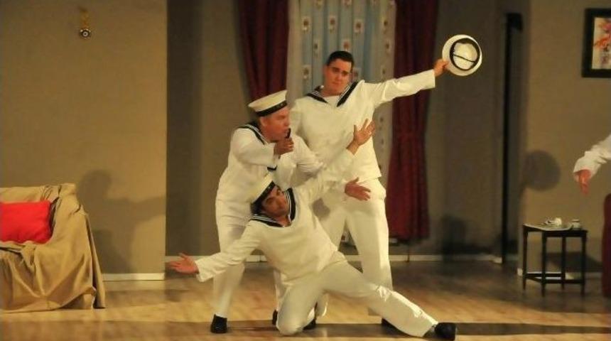 Akşehir&rsquo;de &ldquo;alo Orası Tımarhane Mi?&rdquo; İsimli Tiyatro Oyunu Sergilendi