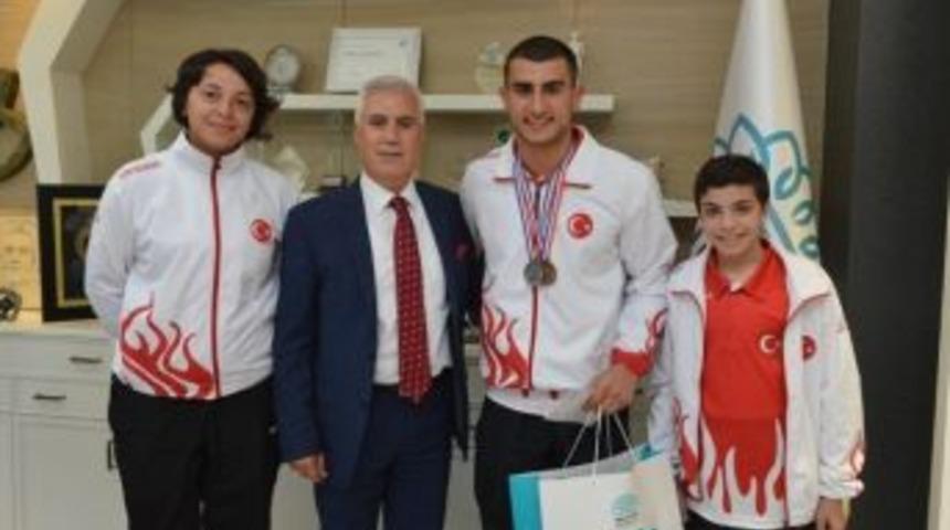 Bozbey: &ldquo;sporcularımızın Başarısı G&ouml;ğs&uuml;m&uuml;z&uuml; Kabartıyor&rdquo;