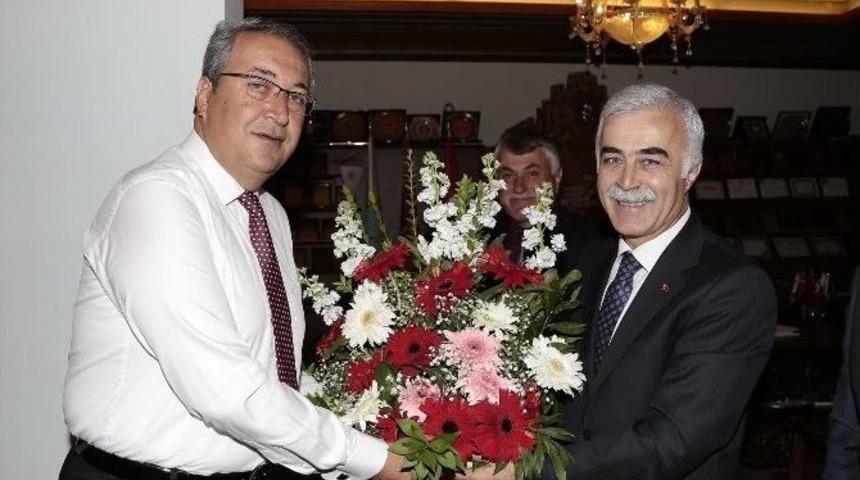 Ptt Başm&uuml;d&uuml;r&uuml; Uğurtepe, Belediye Başkanı &Uuml;nver&rsquo;i Ziyaret Etti