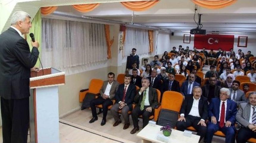 Başkan Karaosmanoğlu, M&uuml;ft&uuml;l&uuml;ğ&uuml;n D&uuml;zenlediği Programa Katıldı