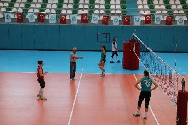 Manisa’nın Sultanları, Vakıfbank Hazırlıklarını Sürdürüyor