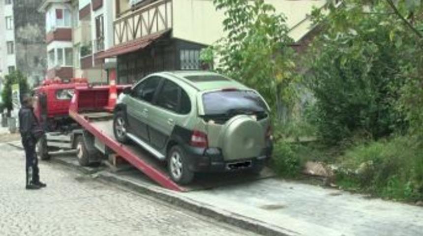 Polis Kaldırımlara Parkı Affetmiyor