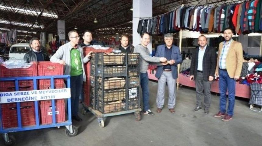 Biga&rsquo;da Pazar Esnafına Aşure İkramı