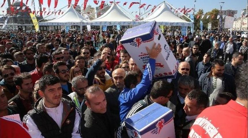 B&uuml;y&uuml;kşehir Belediyesi Orta&ouml;ğretim Okullarına Malzeme Desteği Verdi