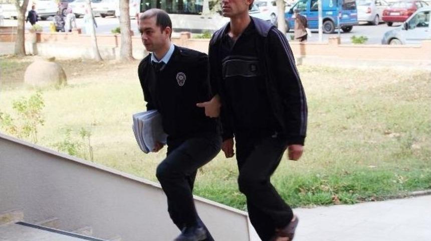 Bonzai Kullanan Gen&ccedil; Bayıldı