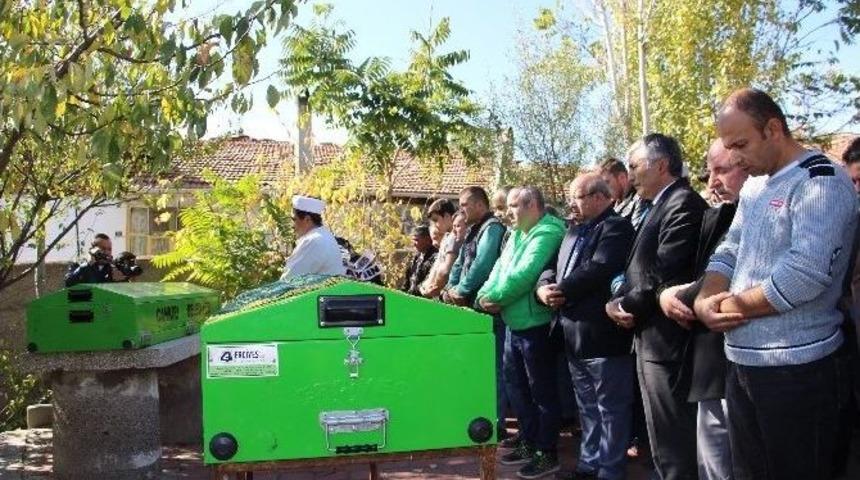 Kazada &Ouml;len Milli Antren&ouml;r Ve Abisi Son Yolculuğuna Uğurlandı