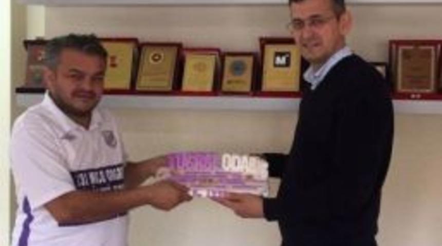 Orduspor Taraftarlarından İş Adamına Teşekk&uuml;r Plaketi