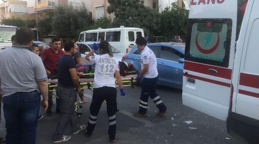 Otomobille Motosikletin Çarpışması Kameralara Yansıdı