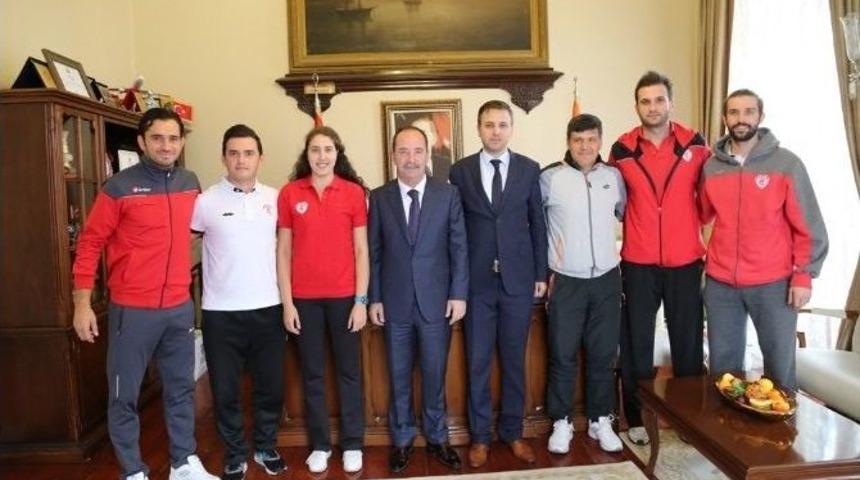 Edirnespor Kul&uuml;b&uuml;&rsquo;n&uuml;n Sporcularından Belediye Başkanı G&uuml;rkan&rsquo;a Ziyaret