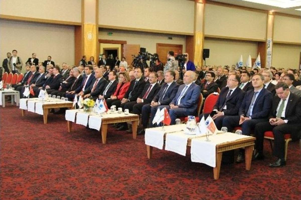 &Ccedil;evre Ve Şehircilik Bakanı Mehmet &Ouml;zhaseki: