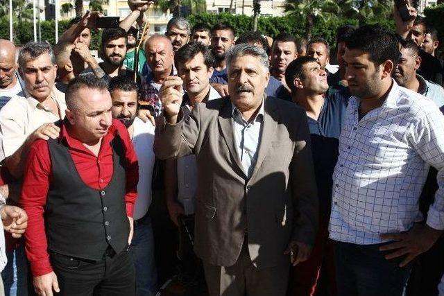 Sokak D&uuml;ğ&uuml;nlerinin Yasaklanmasını Davul Kırarak Protesto Ettiler 1