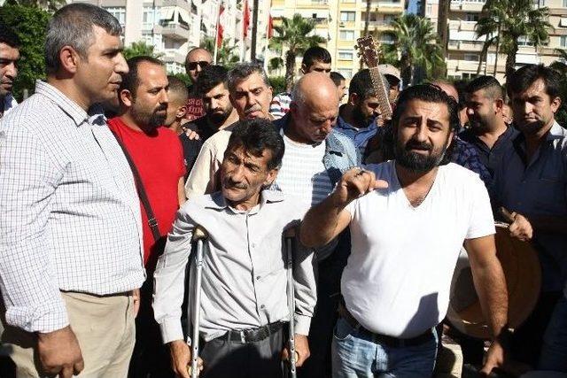 Sokak D&uuml;ğ&uuml;nlerinin Yasaklanmasını Davul Kırarak Protesto Ettiler 3