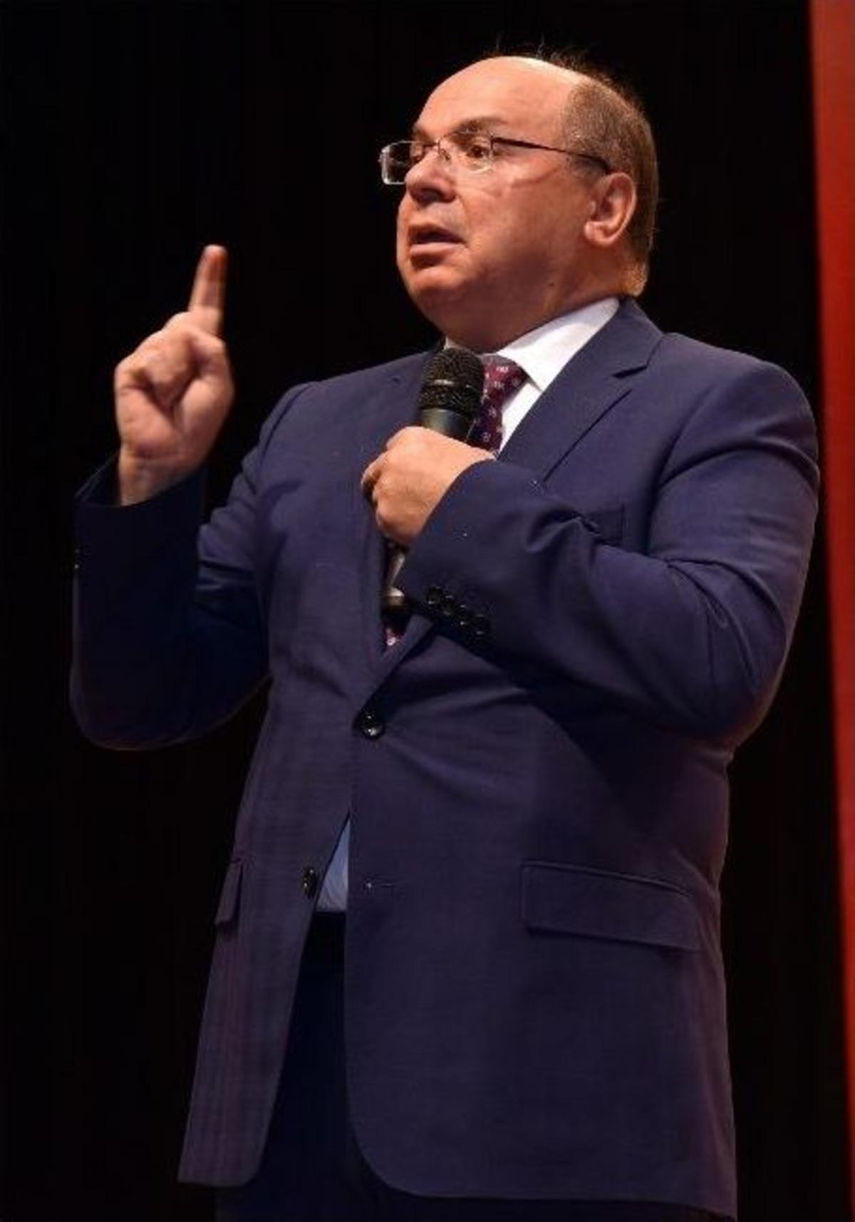 Vali &Ccedil;i&ccedil;ek: 15 Temmuz Doğru Okunmalı