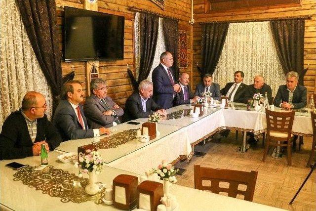 İl&ccedil;e Belediye Başkanları Toplantısı Yahyalı&rsquo;da Yapıldı 1