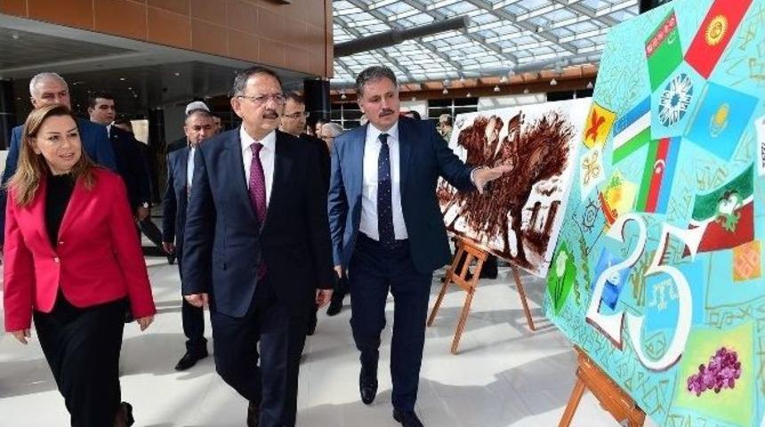 Bakan &Ouml;zhaseki, Sanat Merkezi Ve Sanat Sokağını Gezdi